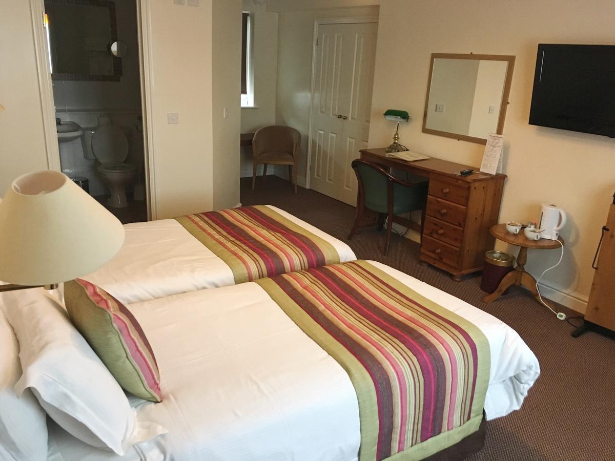 The Tally Ho Hotel - B&B Bicester Exteriér fotografie
