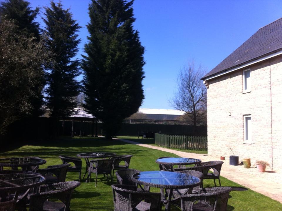 The Tally Ho Hotel - B&B Bicester Exteriér fotografie